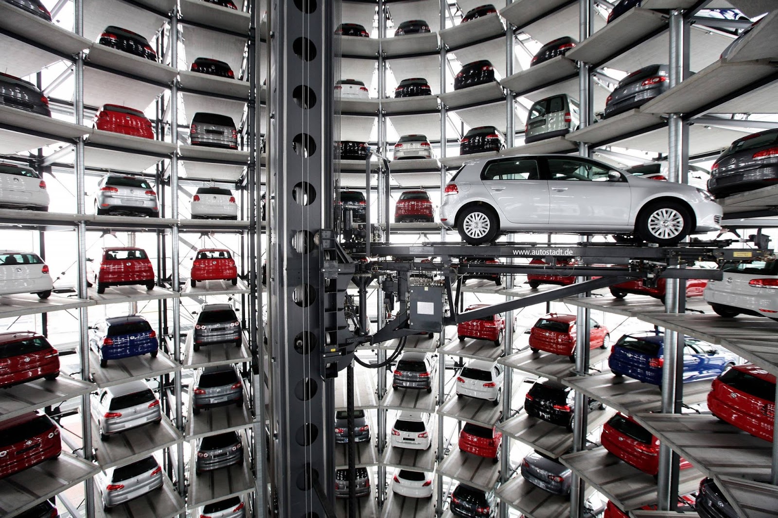 10 Incredible Parking Garage Designs